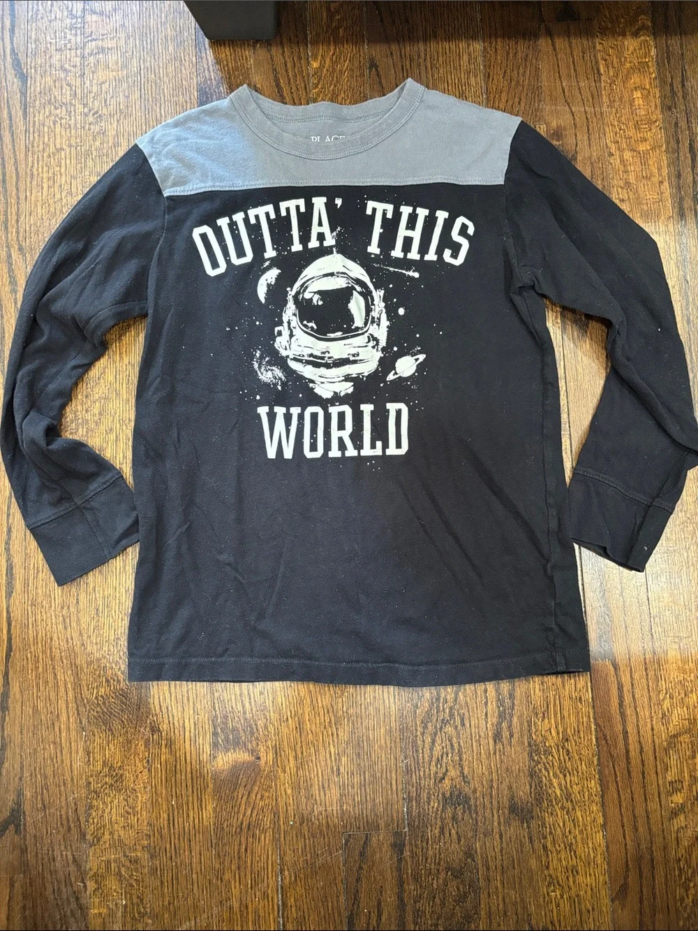 Place Outta This World Kids Long-Sleeve Graphic Tee size 10/12